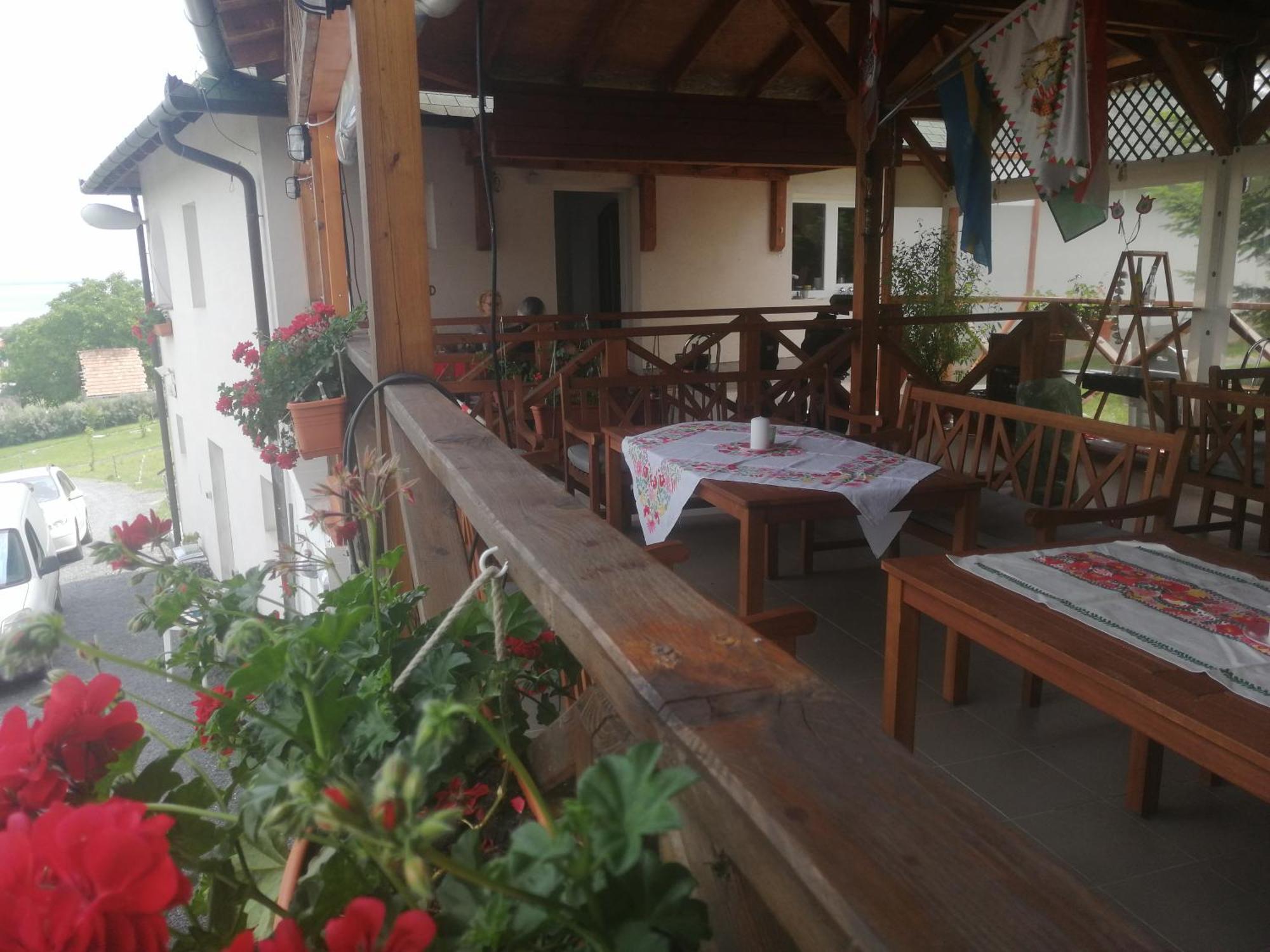 Jurta Hotel Balatongyoeroek Exterior foto